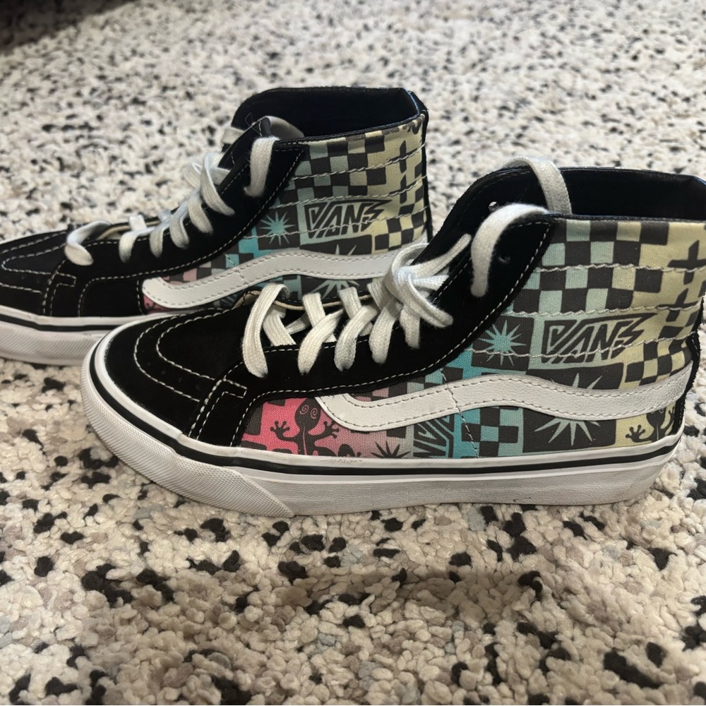 Women’s Vans size 6.5 (men’s size 5) used, excellent condition, no box.